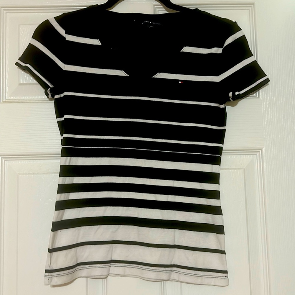 5/$20 Tommy Hilfiger Vneck Shirt